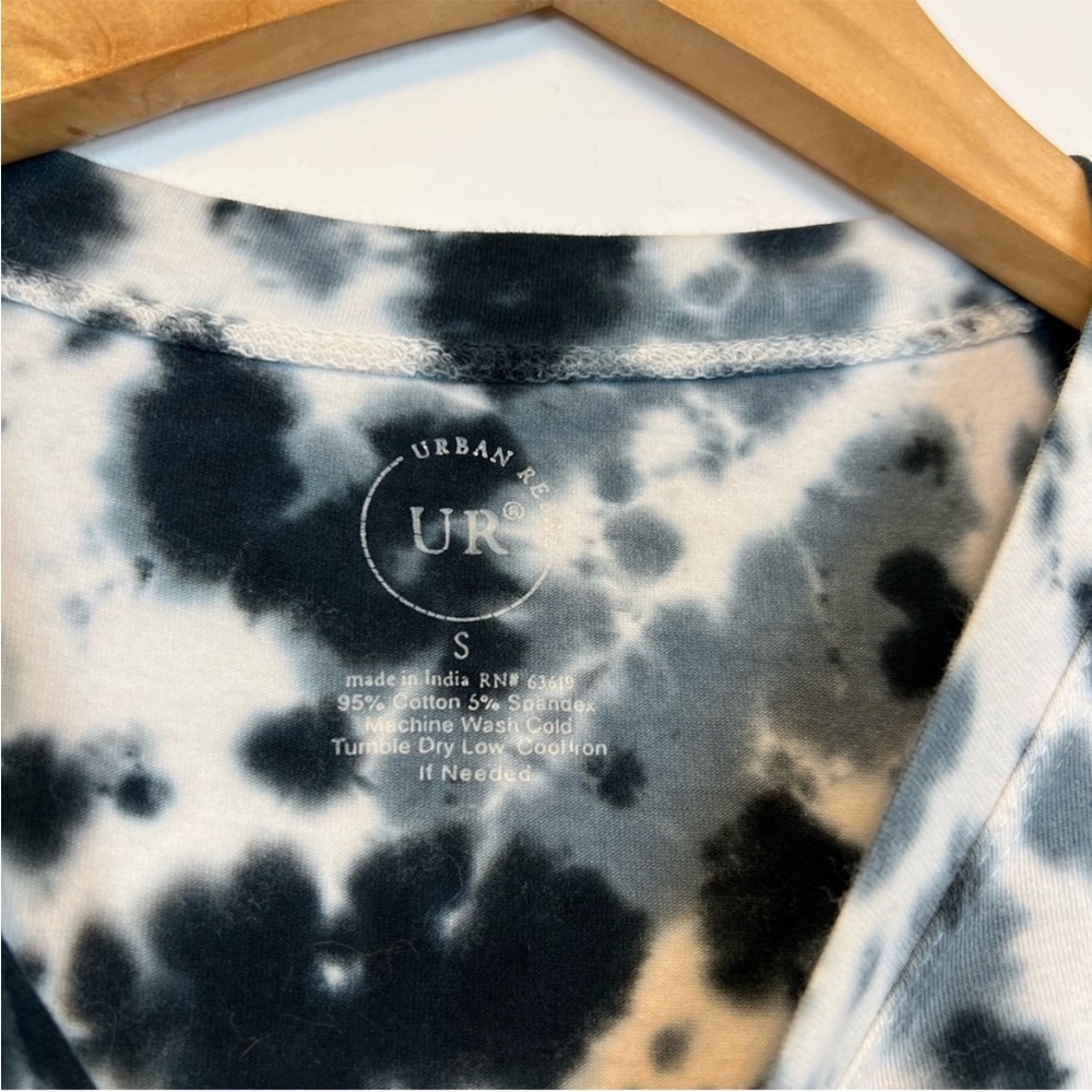 Assorted Tops & Tees - Picture 6 of 8